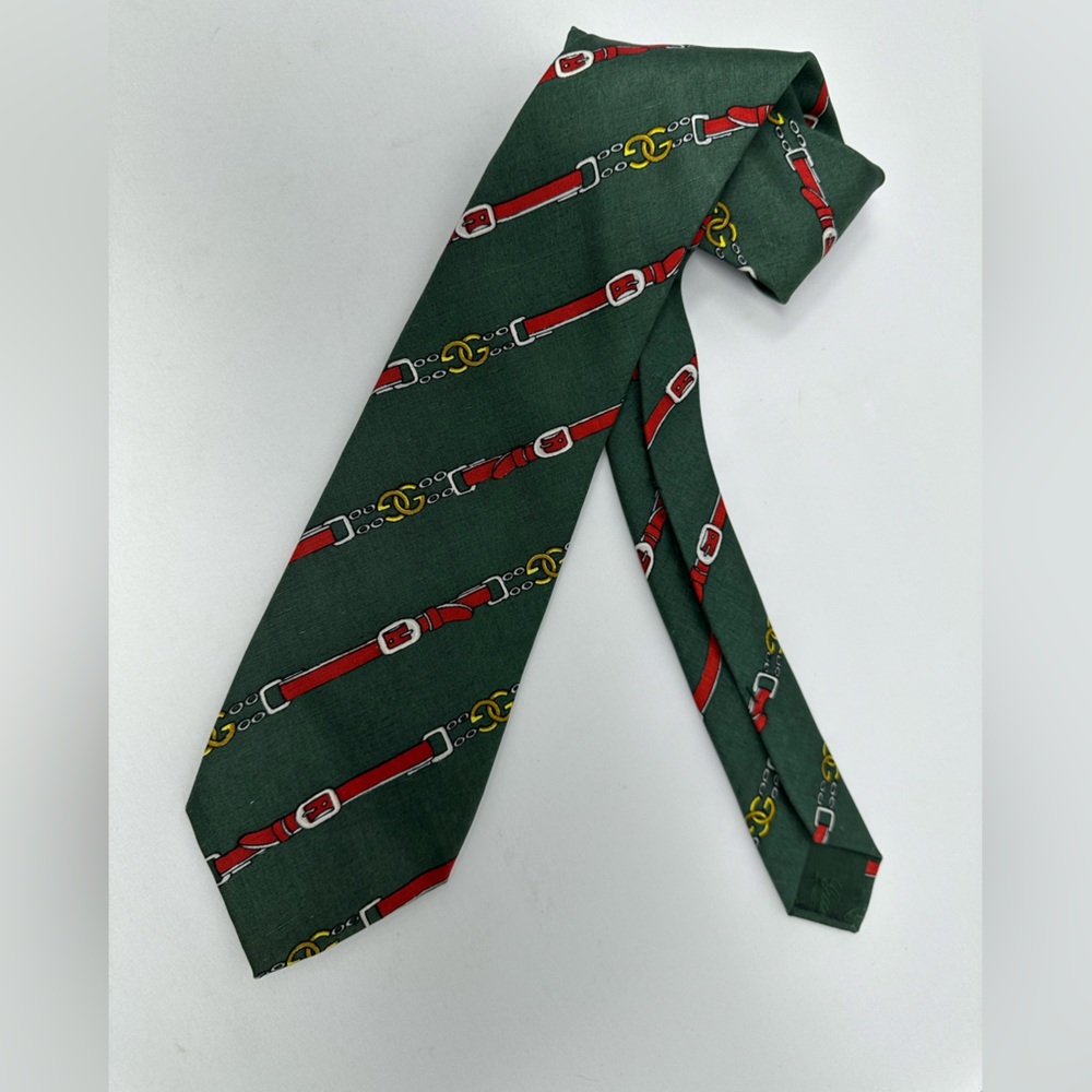 Gucci vintage tie with belts pattern color green and red 100% silk